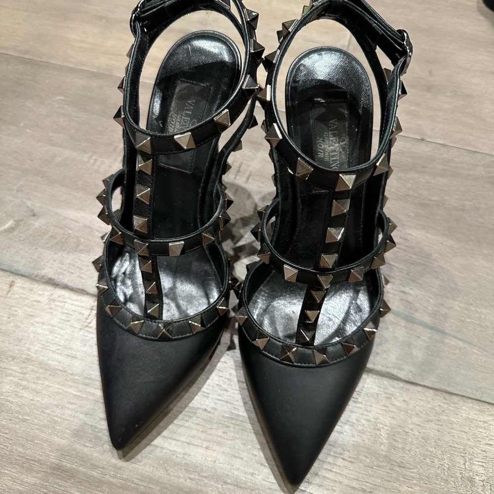 Black Valentino Garavani Rockstud Caged Pump size 35